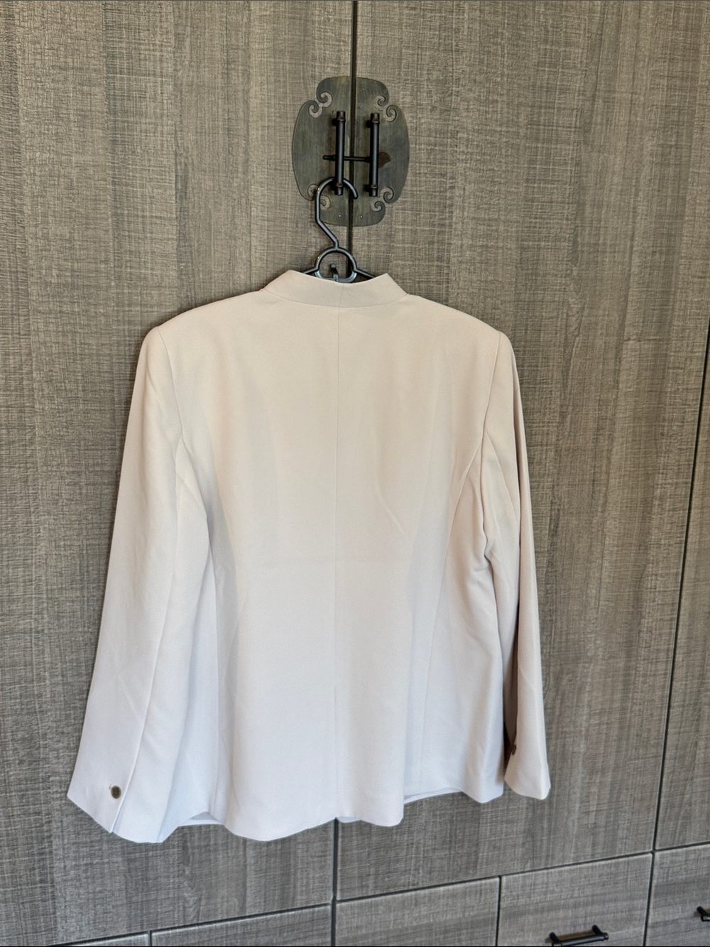 Ann Taylor The Long Collarless Blazer in Fluid Crepe - Picture 13 of 16
